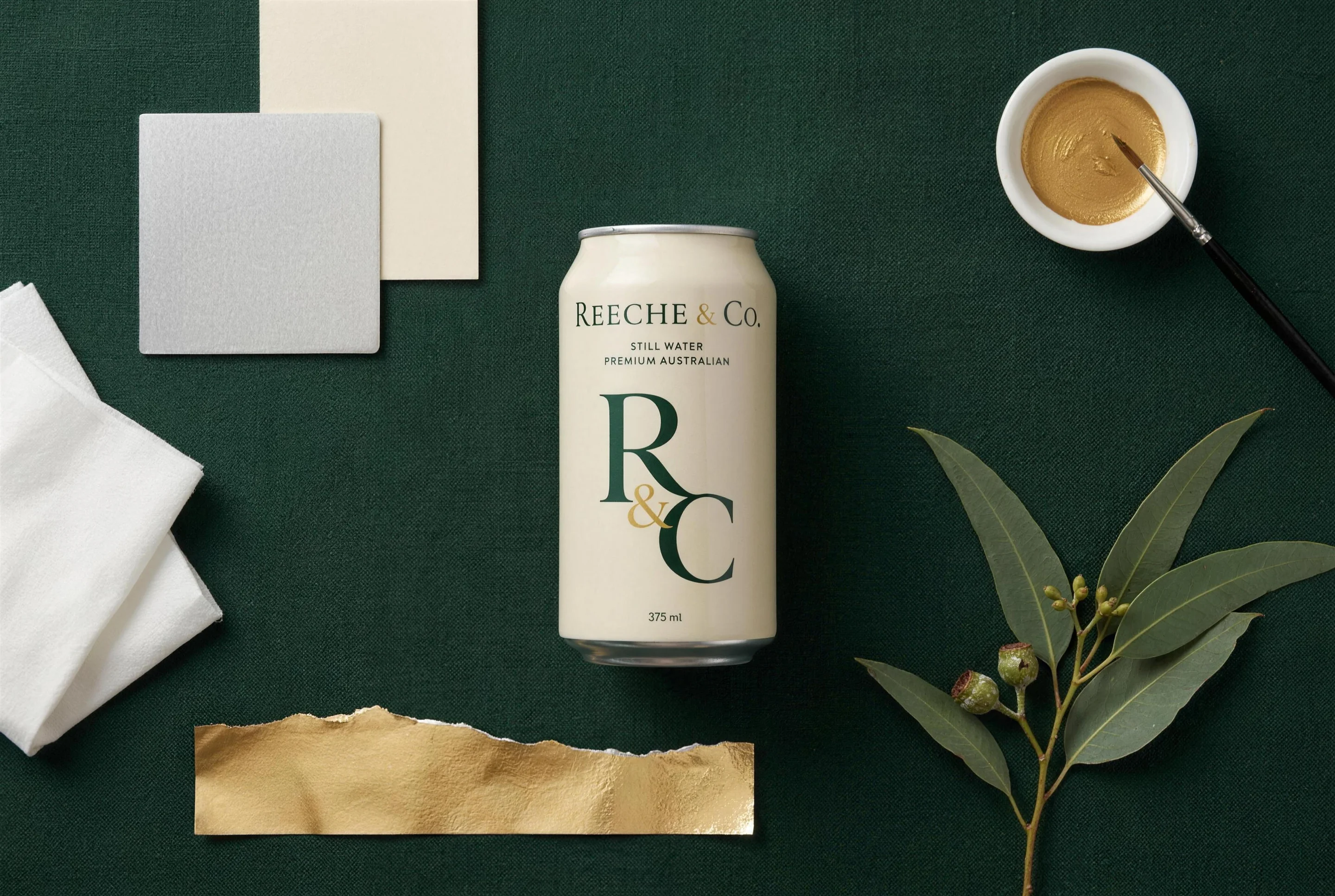 REECHE & CO. material flat lay with aluminium, paperboard, tissue and ink swatches